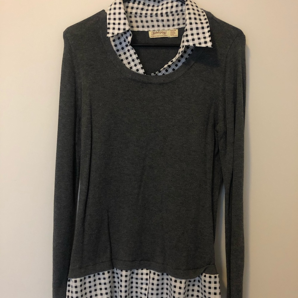 Women’s sweater with a double collar